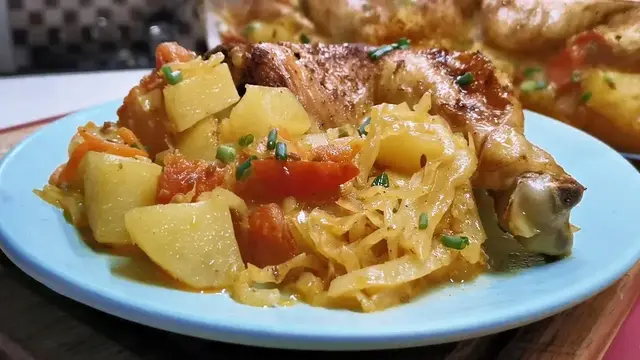 Курица с капустой и картошкой 