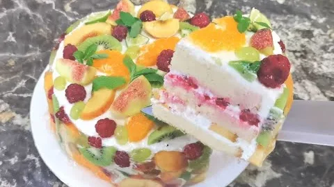 Красивый и вкусный торт с фруктами на 8 марта