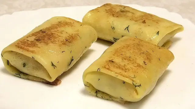 Блинчики с рубленым мясом и сыром