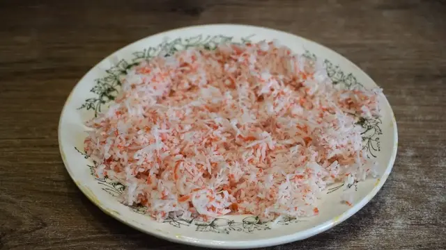 Вкусная закуска из крабовых палочек