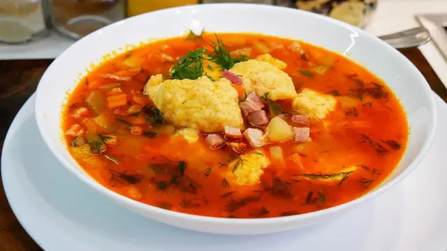 Ароматная солянка с галушками