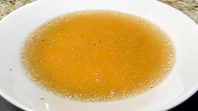 Вкусный мясной бульон для супа