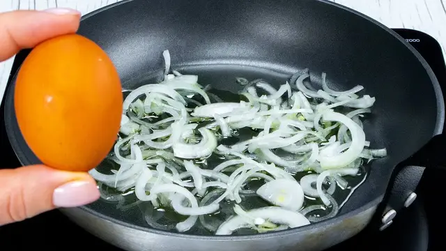 Глазунья с луком по-мароккански