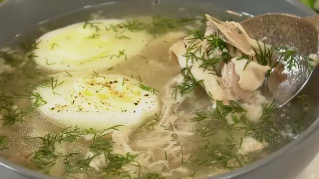 Вкусный куриный супчик с яйцом
