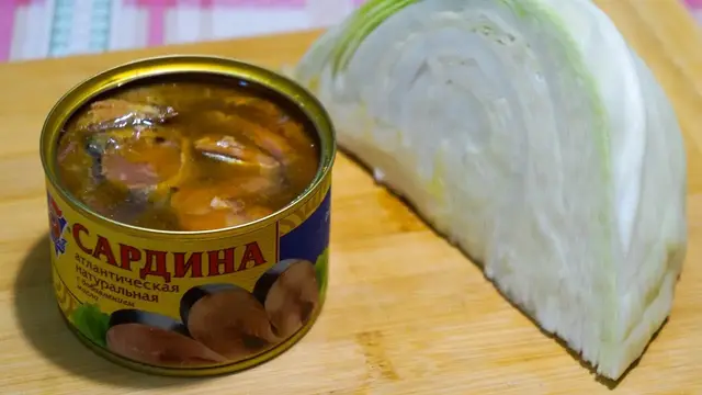 Капустный пирог с консервами