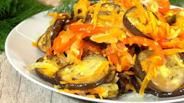 Очень вкусный салат с баклажанами