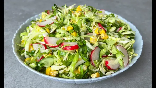Салат с молодой капустой и редиской