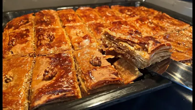 Сладкий пирог с грецкими орехами