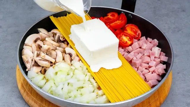 Паста со сливочным сыром и овощами