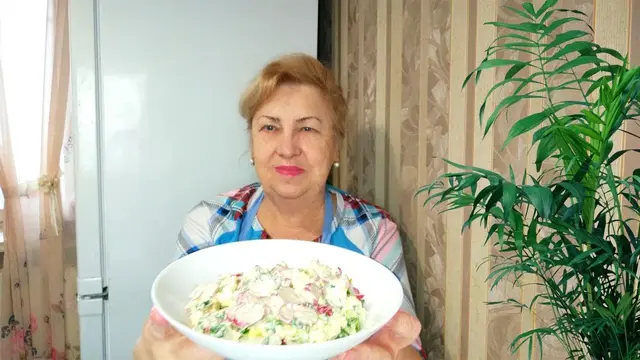 Витаминный весенний салат с молодой редиской