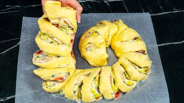 Слоёный пирог с кабачками и беконом