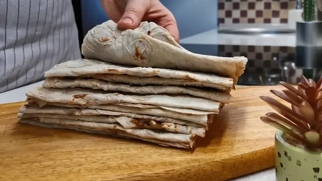 Тонкие ленивые лепешки из лаваша на завтрак