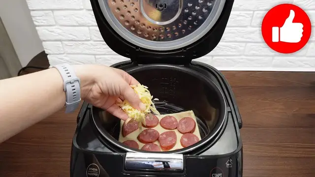 Пирог из слоеного теста с очень вкусной начинкой в мультиварке