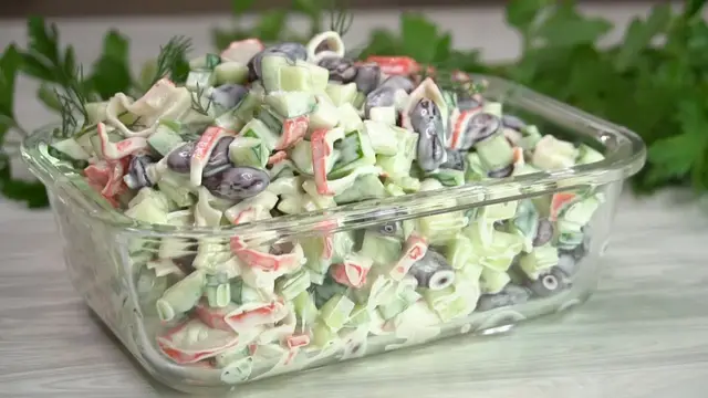 Салат из крабовых палочек на скорую руку 
