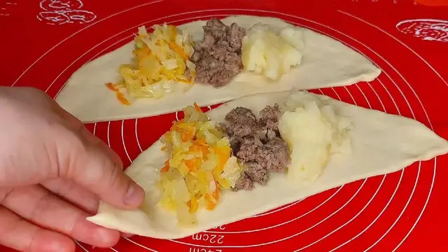 Пирожки с капустой, мясом и картошкой