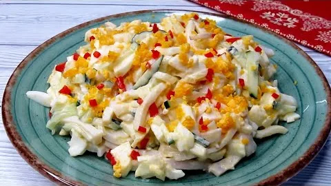 Салат с кальмарами и свежим огурцом 