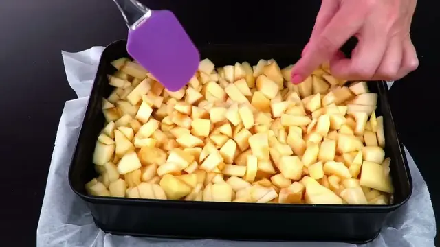 Яблочно-карамельный пирог с грецкими орехами