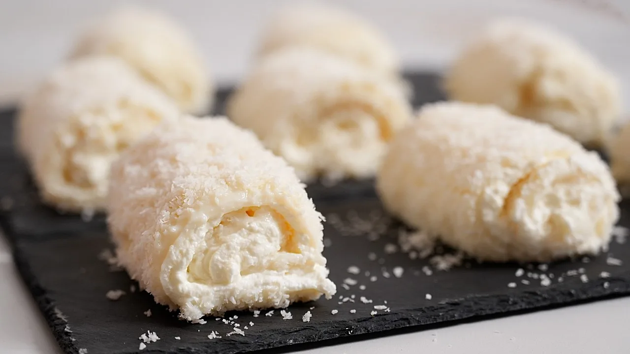 Кокосовый десерт с молочным кремом