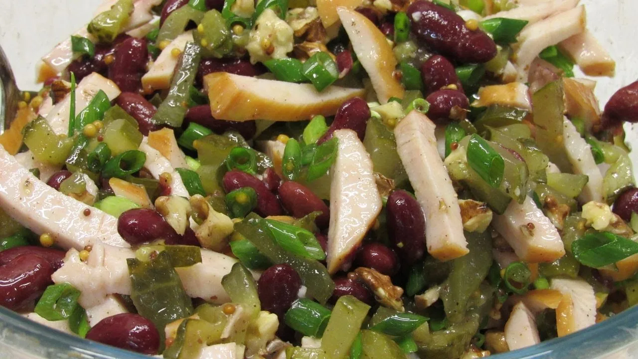 Отличный салат на Новый года куриной грудкой и фасолью