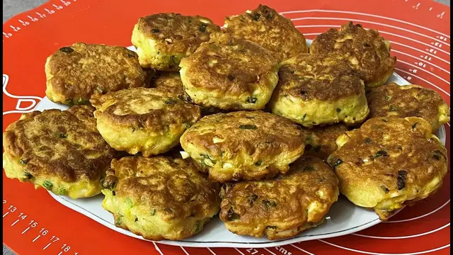 Быстрые пирожки с яйцом и зелёным луком