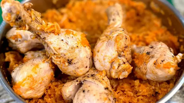Курица с рисом на сковороде