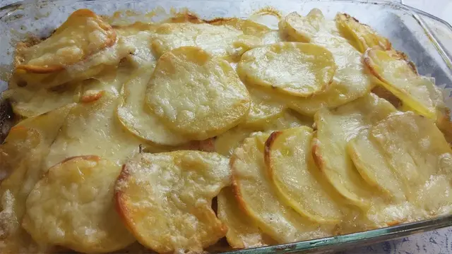 Картофельная запеканка с рыбкой