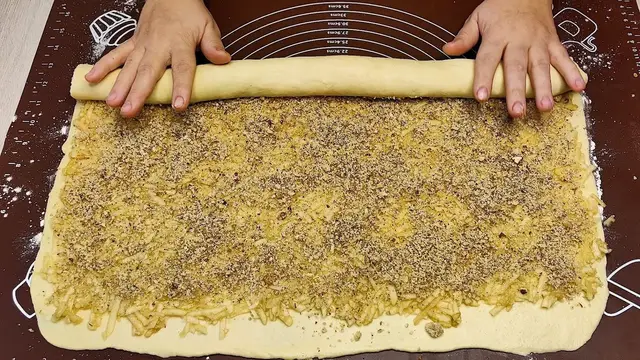 Рулет с яблоками