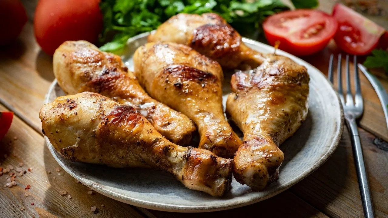 Куриные голени с корочкой на сковороде