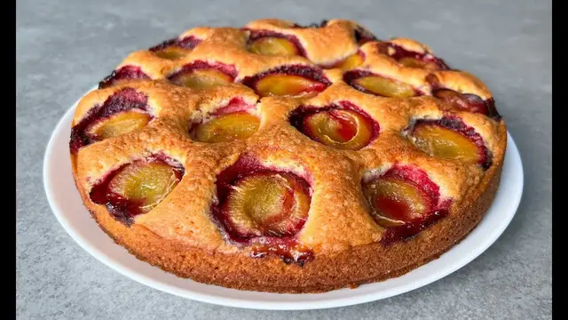 Пирог со сливами