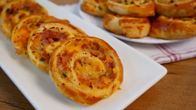 Рулетики с сыром и колбасой в духовке