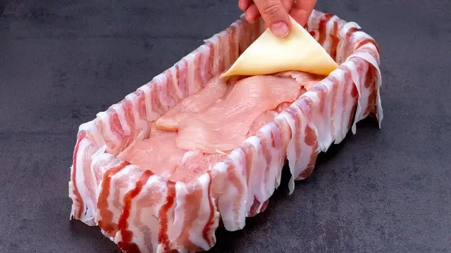 Террин из куриной грудки и бекона в духовке