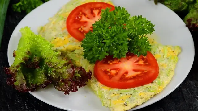 Кабачки с яйцами на сковородке