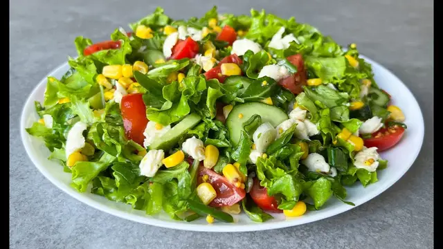 Зеленый салат с сыром