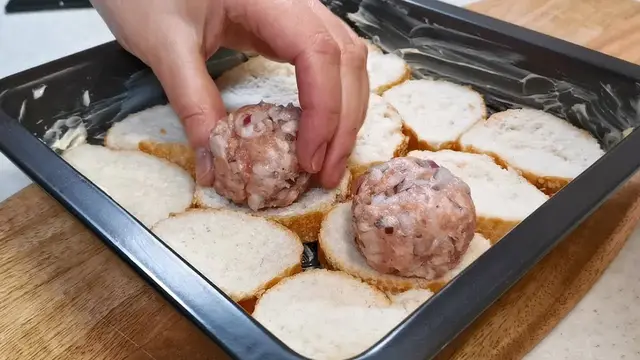 Запеканка из хлеба с фаршем
