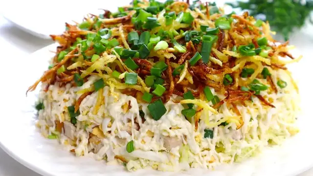 Невероятно вкусный салат из простых банальных продуктов