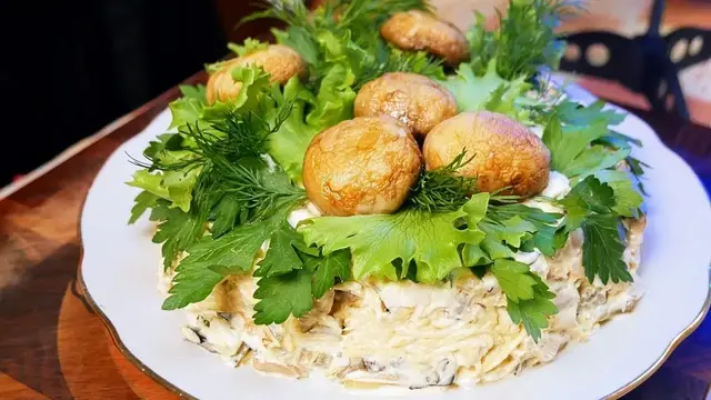Вкусный салат с грибами на Новый год