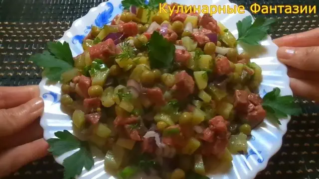 Очень вкусный салатик с копченной колбаской