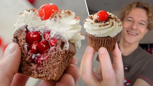 Шоколадные капкейки с вишней
