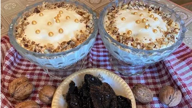 Сметанный десерт с черносливом и грецким орехом 