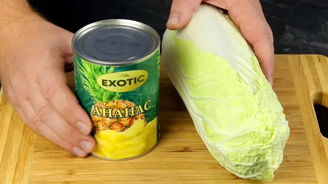 Восхитительный салат с капустой, морковкой и ананасами