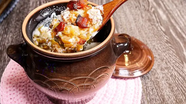 Картошка с мясом в горшочках