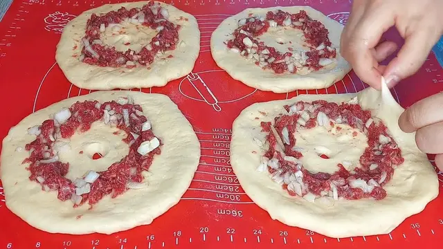 Вкусная выпечка с фаршем