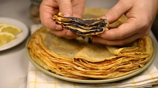 Блины с маковой начинкой
