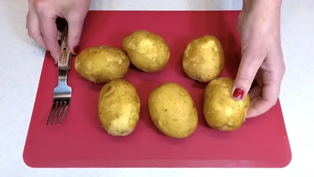 Картошка запечённая в фольге