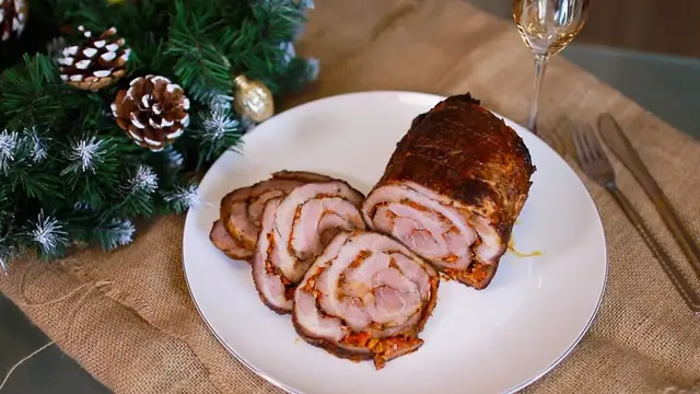 Сочная буженина с начинкой 