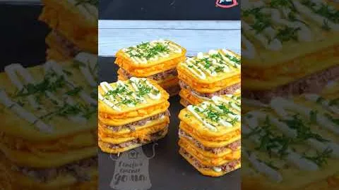 Закусочные мини-тортики из консервированной скумбрии и крекеров