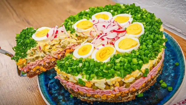 Мясной салат на праздничный стол