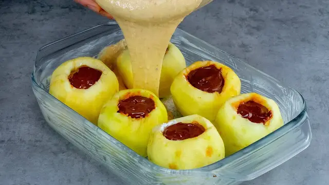 Вкусный пирог с яблоками и сгущёнкой