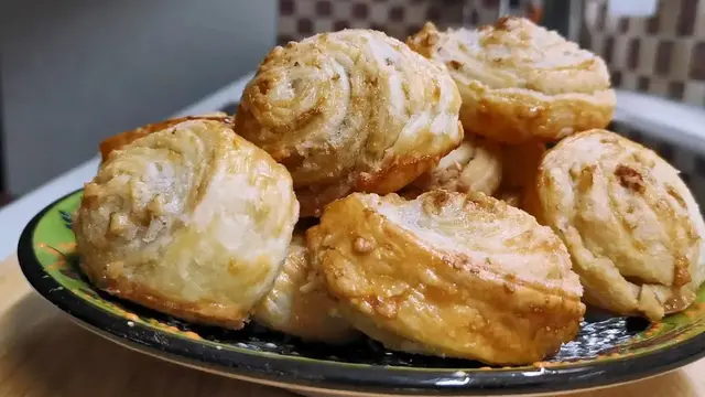 Слойки с орехами 