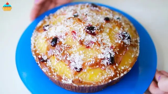 Пирог с ананасом и кокосом на новогодний стол 